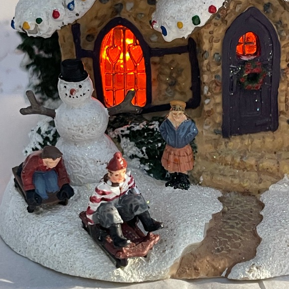 Thomas Kinkade Festive Holiday Village House -Lighted Sweet Heart Cottage III - Picture 6 of 13